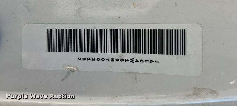 image for item DQ2173 2017 Isuzu NPR  box truck