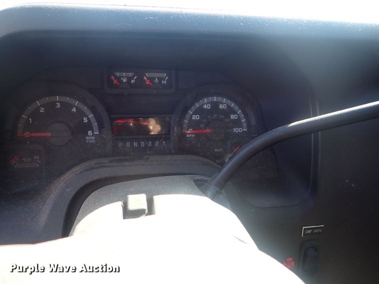 image for item DQ2932 2010 Ford E350 Super Duty  utility van