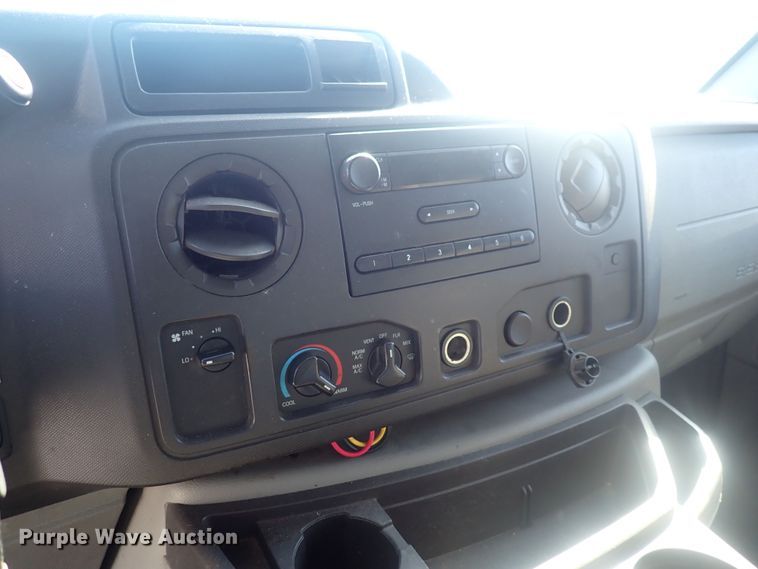 image for item DQ2932 2010 Ford E350 Super Duty  utility van