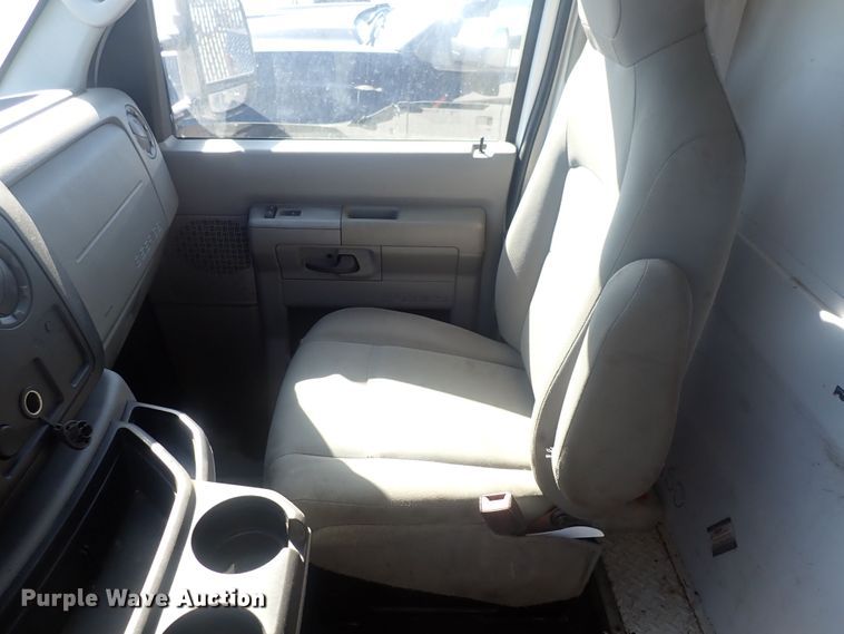 image for item DQ2932 2010 Ford E350 Super Duty  utility van