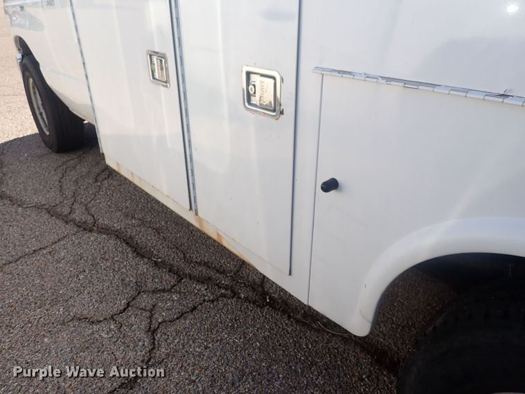 image for item DQ2932 2010 Ford E350 Super Duty  utility van