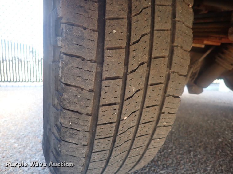 image for item DQ2932 2010 Ford E350 Super Duty  utility van