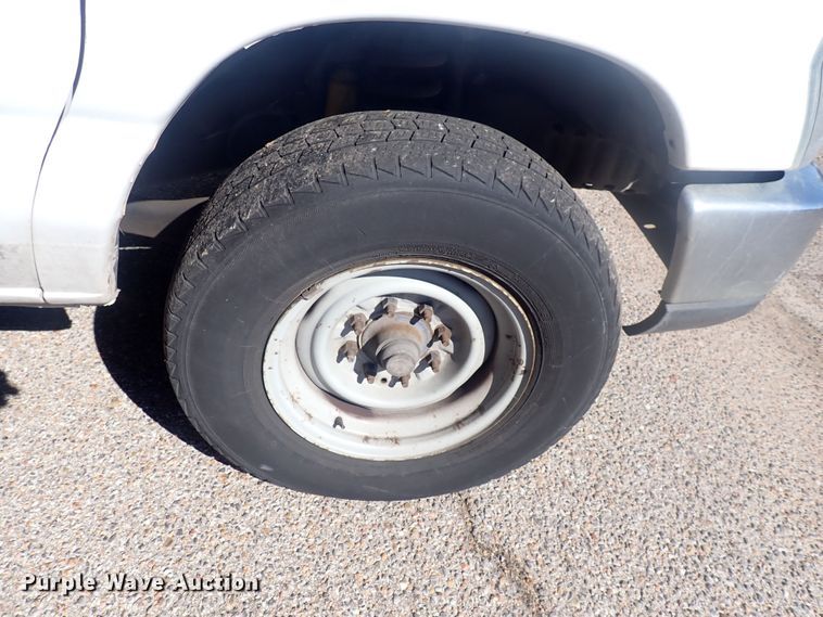 image for item DQ2932 2010 Ford E350 Super Duty  utility van