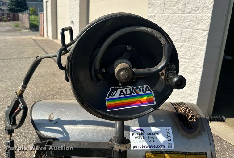 image for item DQ7334 Landa  hot pressure washer