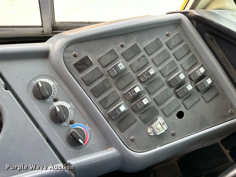 image for item DS2130 2008 International CE300  school bus