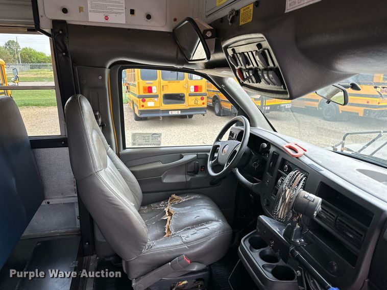 image for item DS2131 2008 Thomas Minotou  school bus