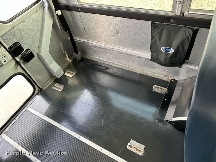 image for item DS2131 2008 Thomas Minotou  school bus