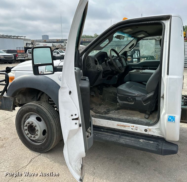 image for item DS2138 2016 Ford F550  truck cab and chassis