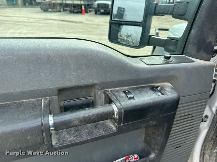 image for item DS2138 2016 Ford F550  truck cab and chassis