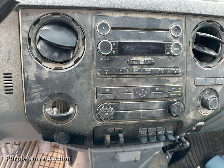 image for item DS2138 2016 Ford F550  truck cab and chassis