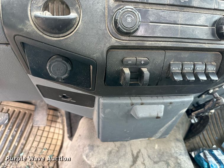 image for item DS2138 2016 Ford F550  truck cab and chassis