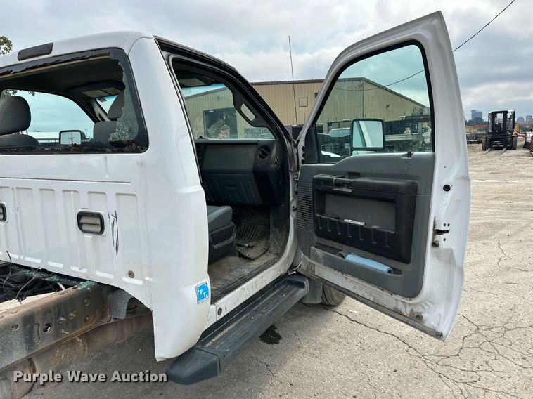 image for item DS2138 2016 Ford F550  truck cab and chassis
