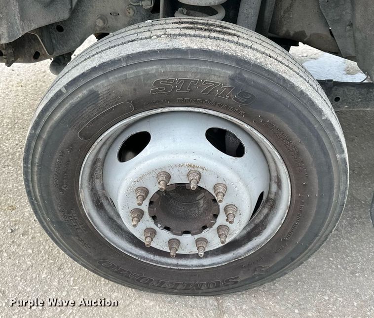 image for item DS2138 2016 Ford F550  truck cab and chassis