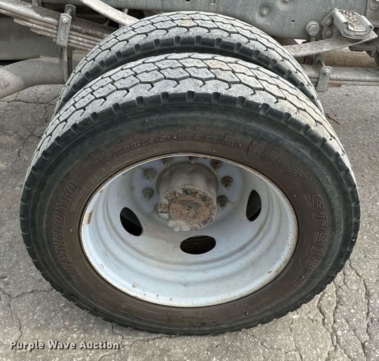 image for item DS2138 2016 Ford F550  truck cab and chassis