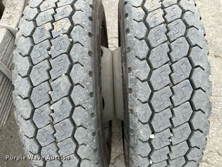 image for item DS2138 2016 Ford F550  truck cab and chassis