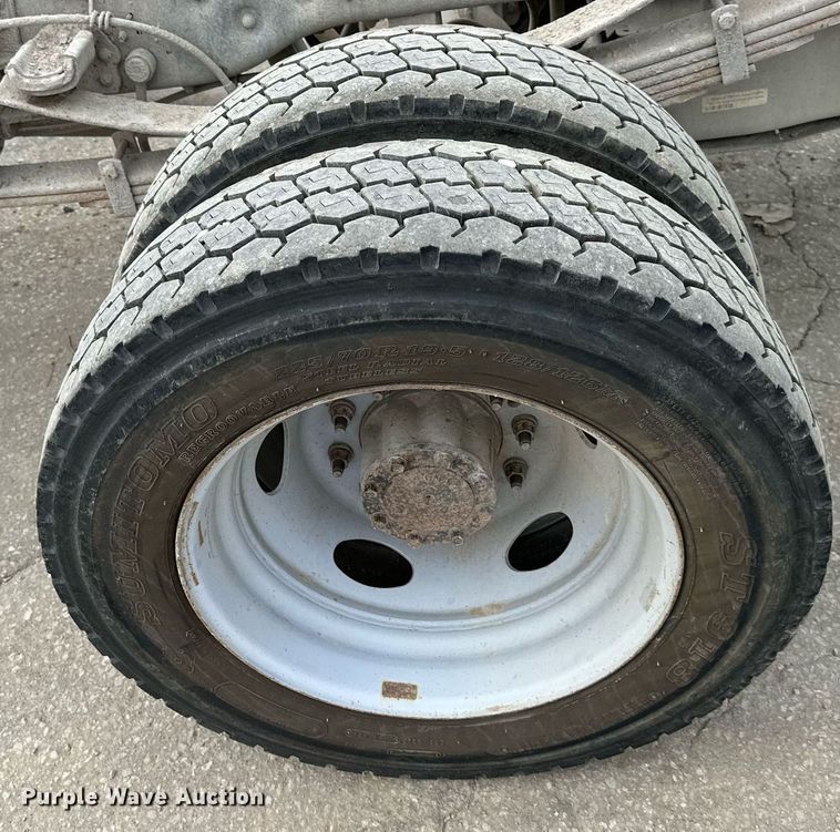 image for item DS2138 2016 Ford F550  truck cab and chassis