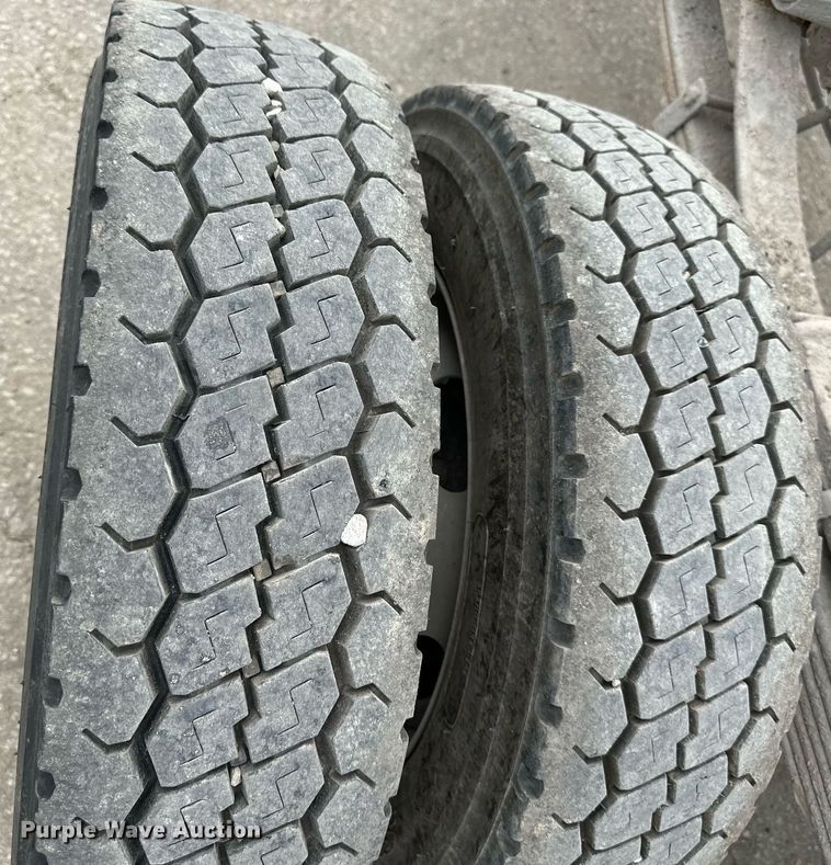 image for item DS2138 2016 Ford F550  truck cab and chassis