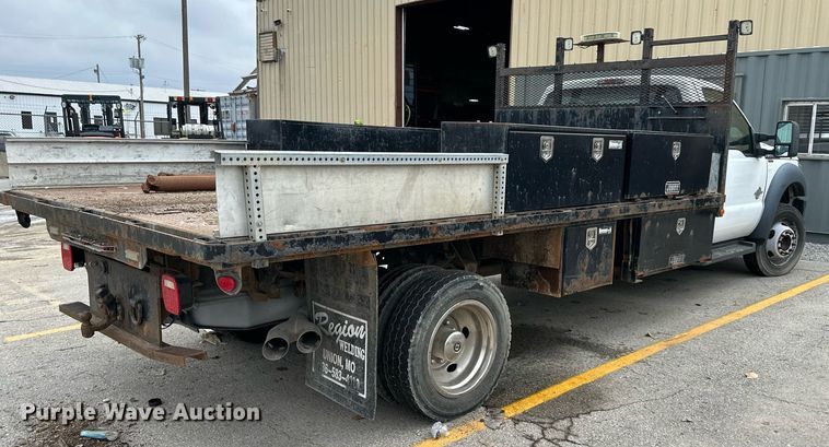 image for item DS2140 2014 Ford F550  flatbed truck