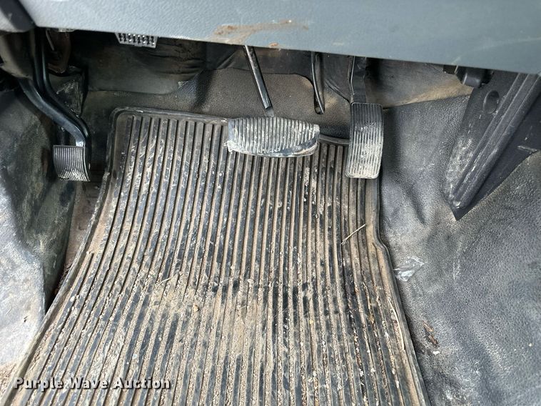 image for item DS2140 2014 Ford F550  flatbed truck