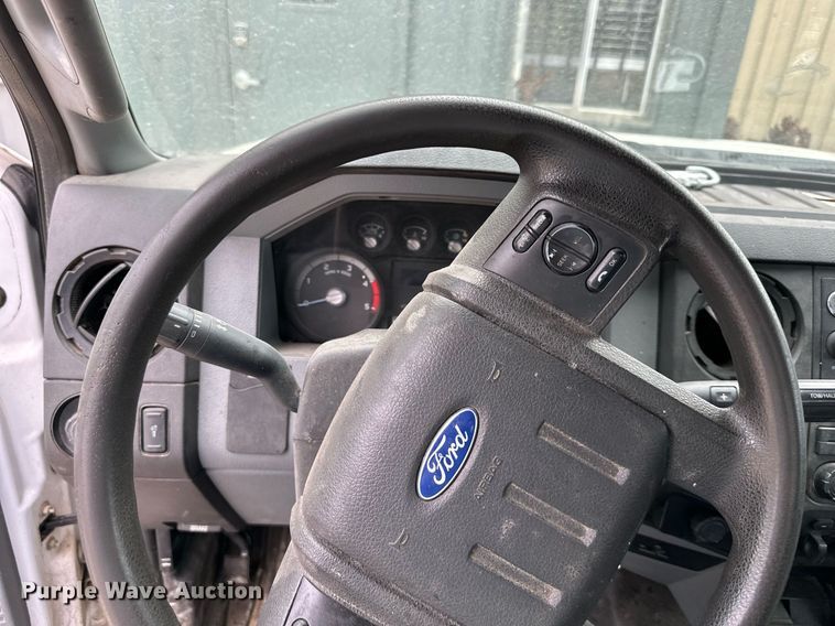 image for item DS2140 2014 Ford F550  flatbed truck