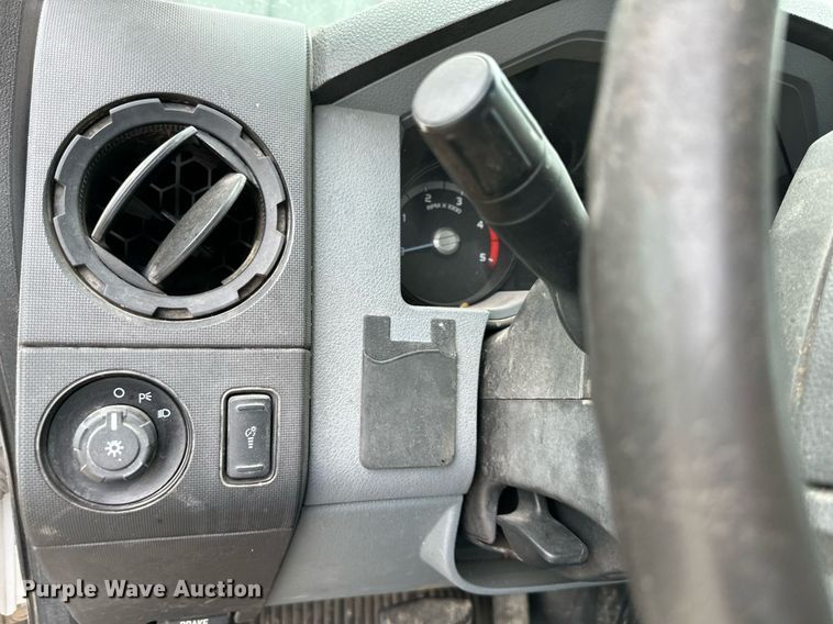 image for item DS2140 2014 Ford F550  flatbed truck