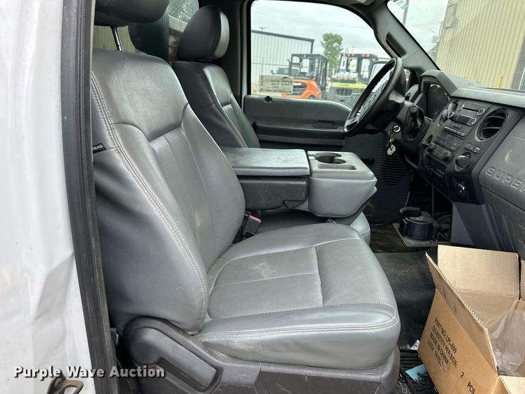 image for item DS2140 2014 Ford F550  flatbed truck