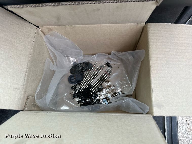 image for item DS2140 2014 Ford F550  flatbed truck