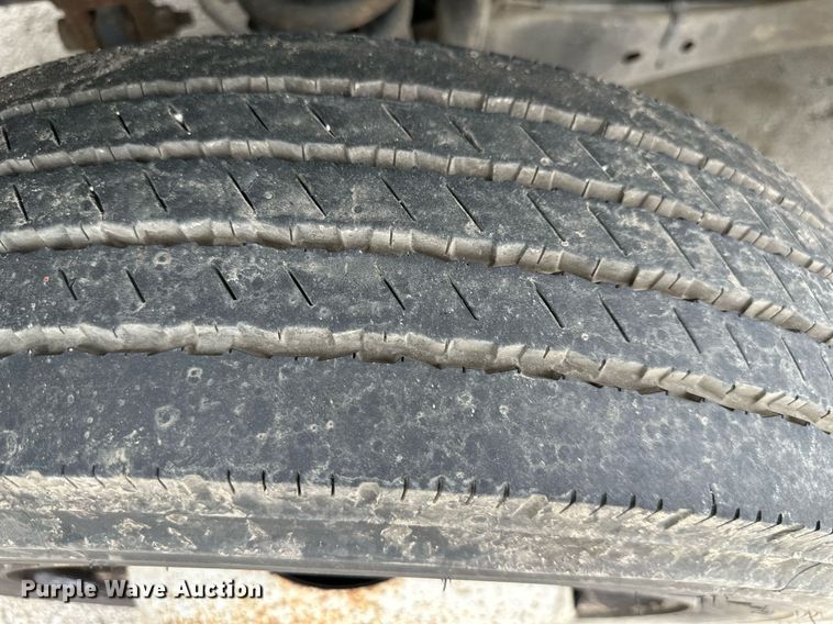 image for item DS2140 2014 Ford F550  flatbed truck