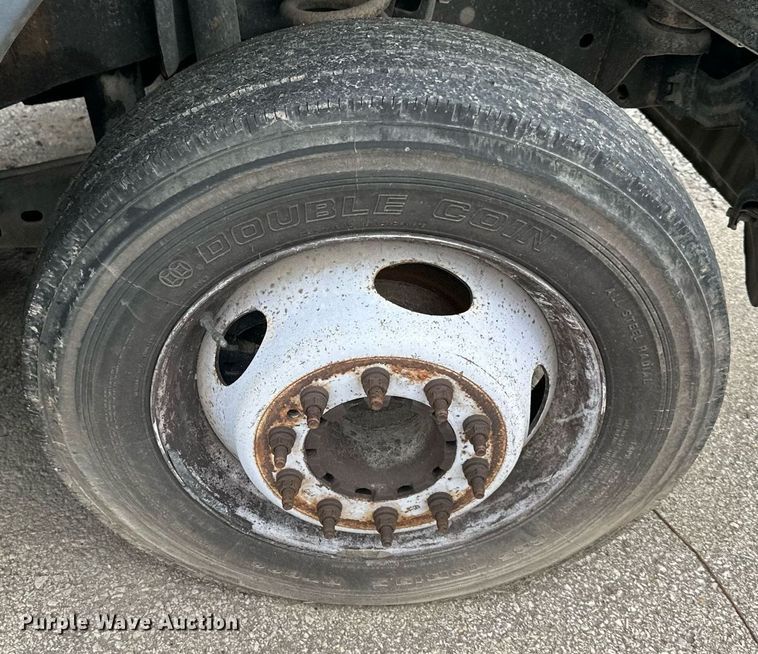 image for item DS2140 2014 Ford F550  flatbed truck