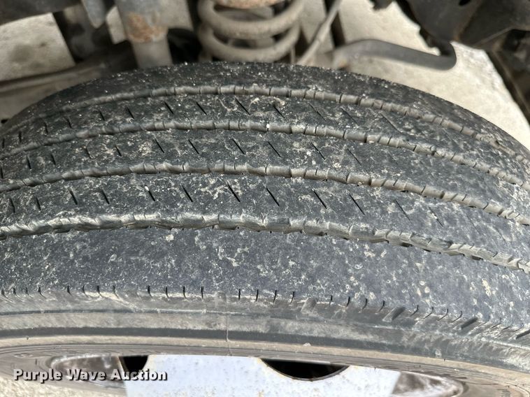 image for item DS2140 2014 Ford F550  flatbed truck