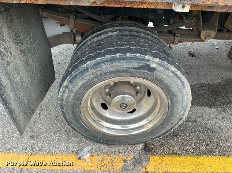 image for item DS2140 2014 Ford F550  flatbed truck