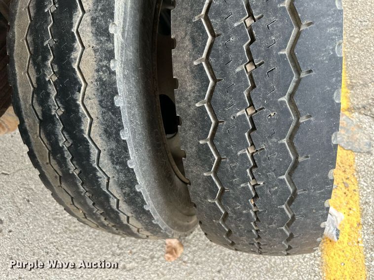 image for item DS2140 2014 Ford F550  flatbed truck