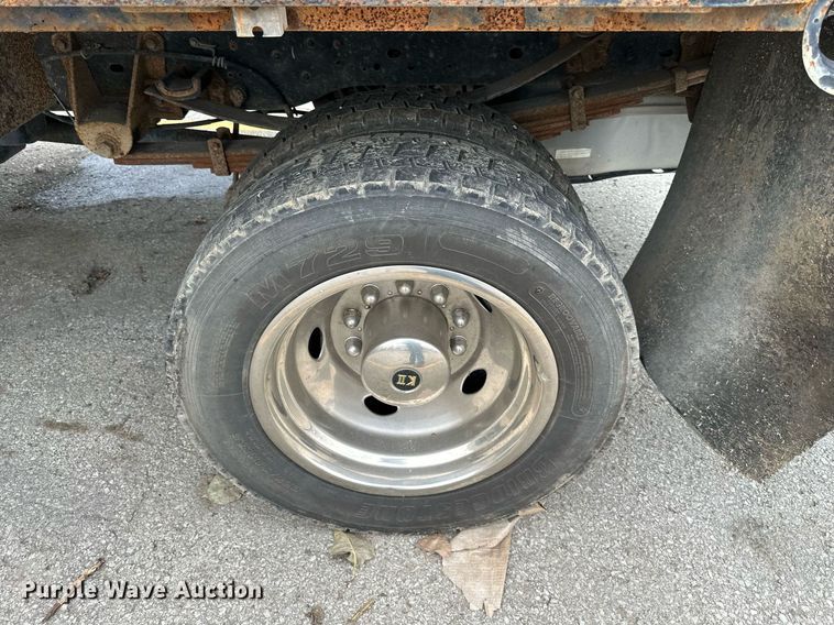 image for item DS2140 2014 Ford F550  flatbed truck