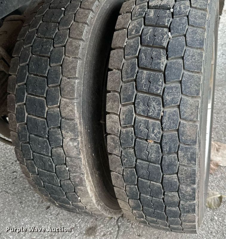 image for item DS2140 2014 Ford F550  flatbed truck