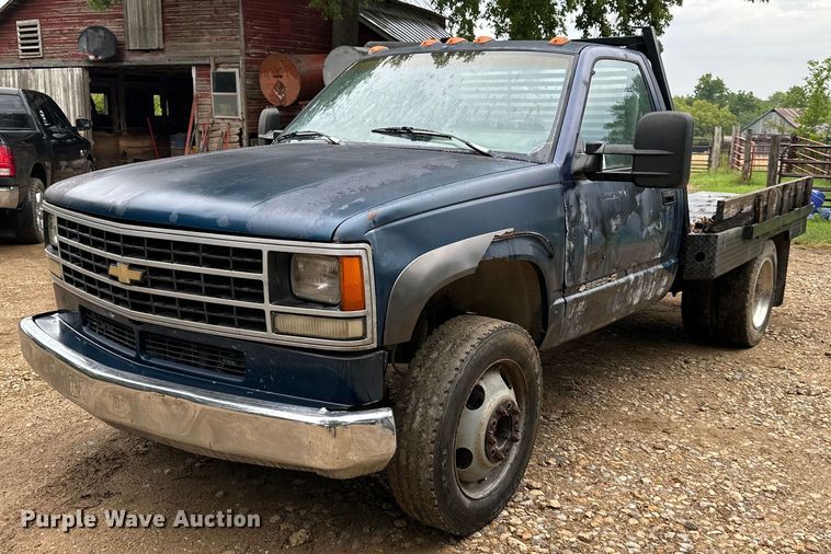 image for item DS2141 1992 Chevrolet C3500  flatbed pickup truck