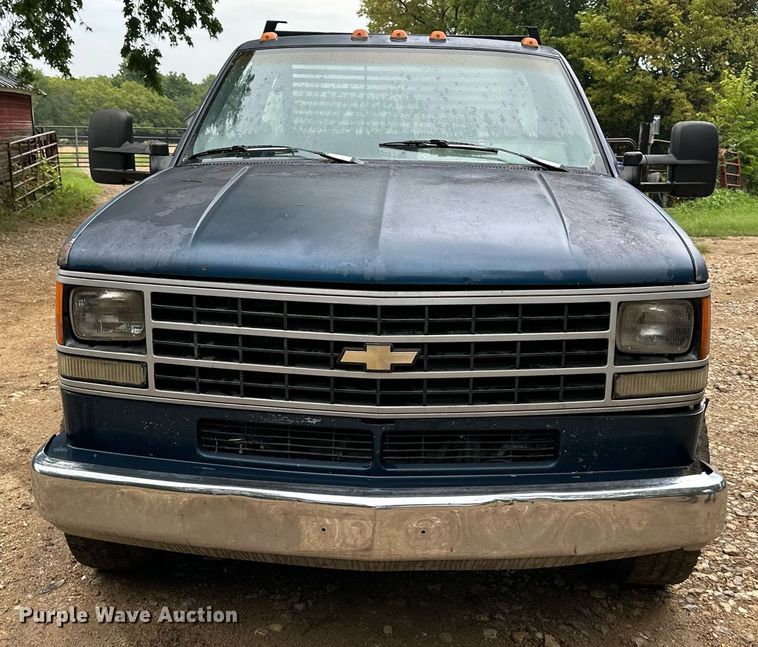 image for item DS2141 1992 Chevrolet C3500  flatbed pickup truck