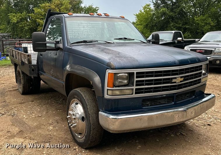 image for item DS2141 1992 Chevrolet C3500  flatbed pickup truck
