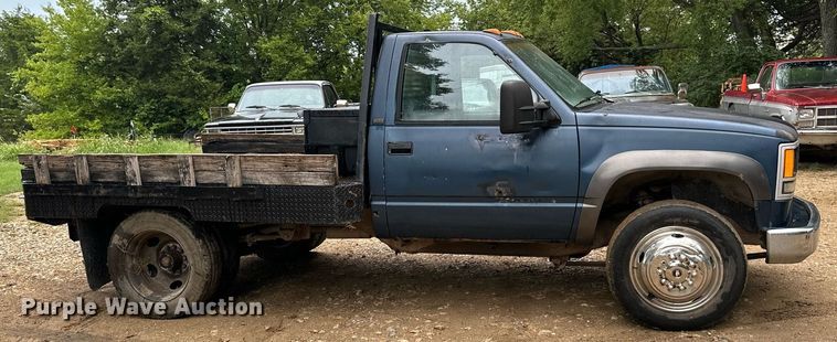 image for item DS2141 1992 Chevrolet C3500  flatbed pickup truck