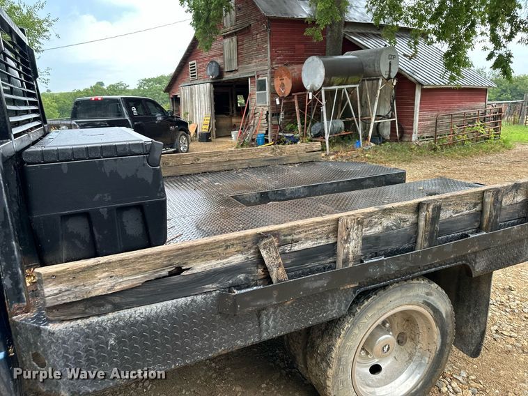 image for item DS2141 1992 Chevrolet C3500  flatbed pickup truck