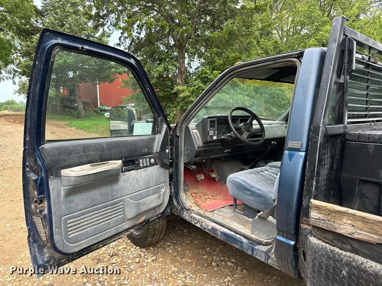 image for item DS2141 1992 Chevrolet C3500  flatbed pickup truck