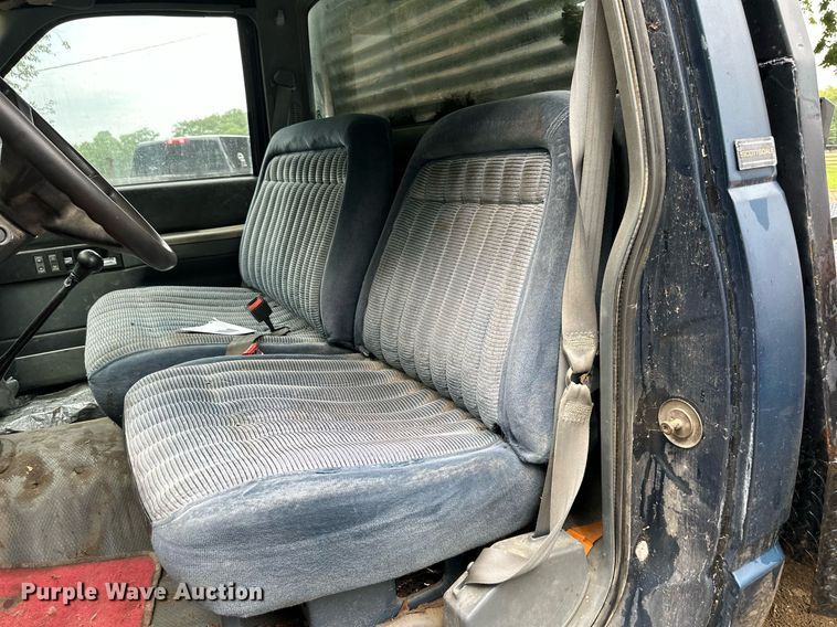 image for item DS2141 1992 Chevrolet C3500  flatbed pickup truck