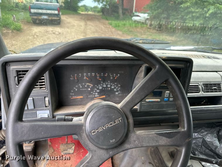 image for item DS2141 1992 Chevrolet C3500  flatbed pickup truck