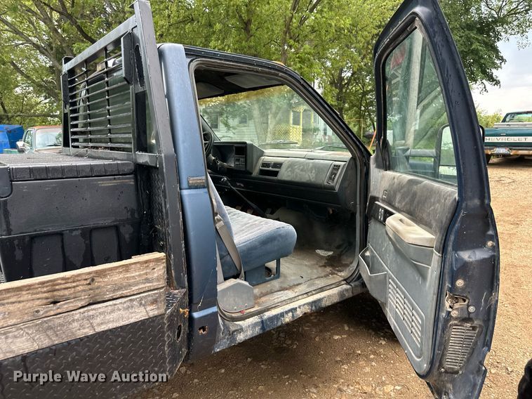 image for item DS2141 1992 Chevrolet C3500  flatbed pickup truck