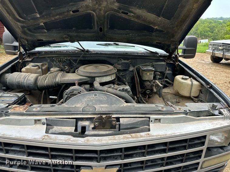 image for item DS2141 1992 Chevrolet C3500  flatbed pickup truck