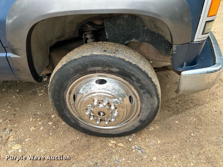 image for item DS2141 1992 Chevrolet C3500  flatbed pickup truck