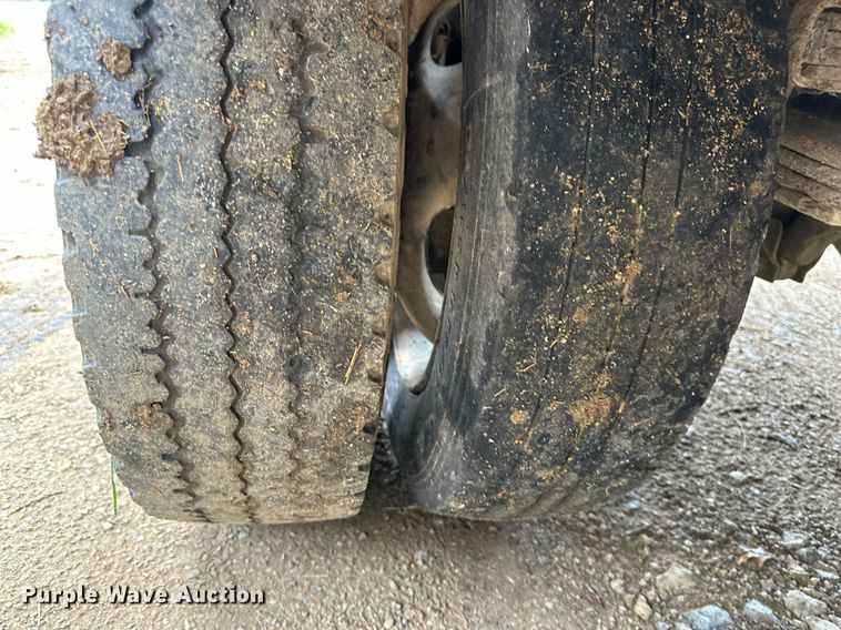 image for item DS2141 1992 Chevrolet C3500  flatbed pickup truck