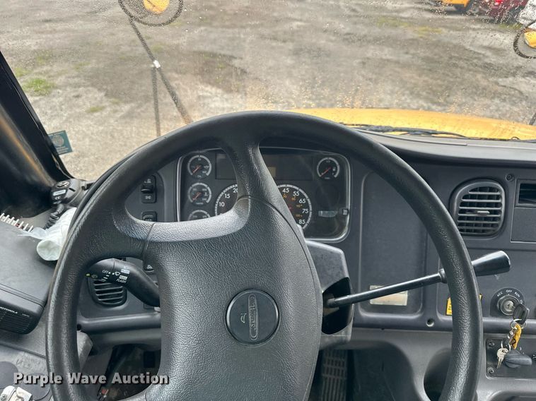 image for item DS2147 2008 Freightliner B2  school bus