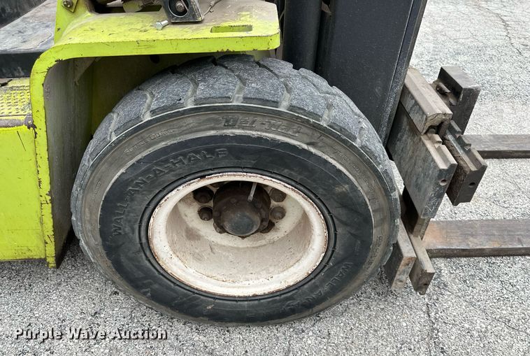 image for item DS2150 Clark C500-YS80  forklift