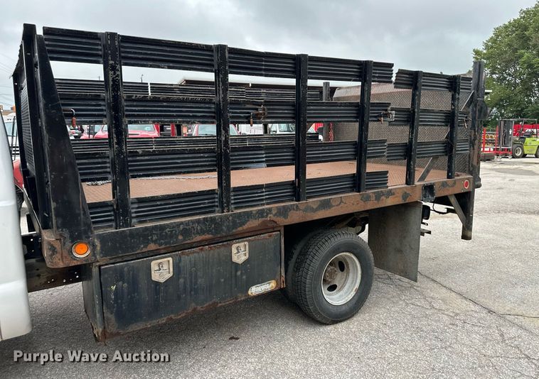 image for item DS2152 2000 Ford F350 Super Duty  flatbed pickup truck