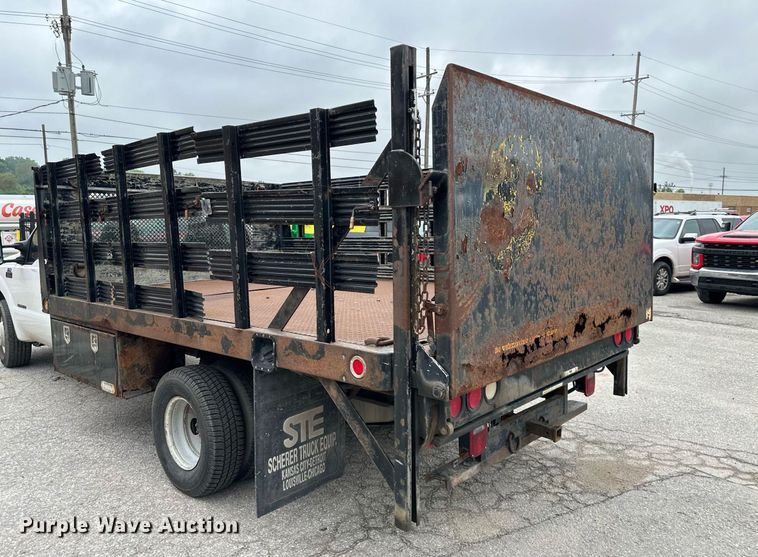 image for item DS2152 2000 Ford F350 Super Duty  flatbed pickup truck